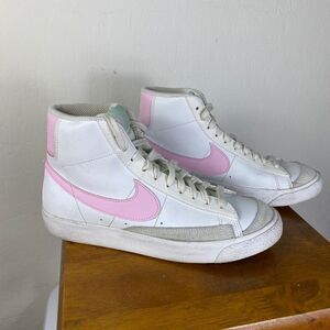 Nike Blazer 7Y Womens 8.5 Mid 77 White Pink Swoosh high top DA4086-106